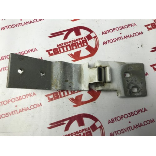 Петля задней правой двери нижняя Opel Combo 2001-2011 9184542